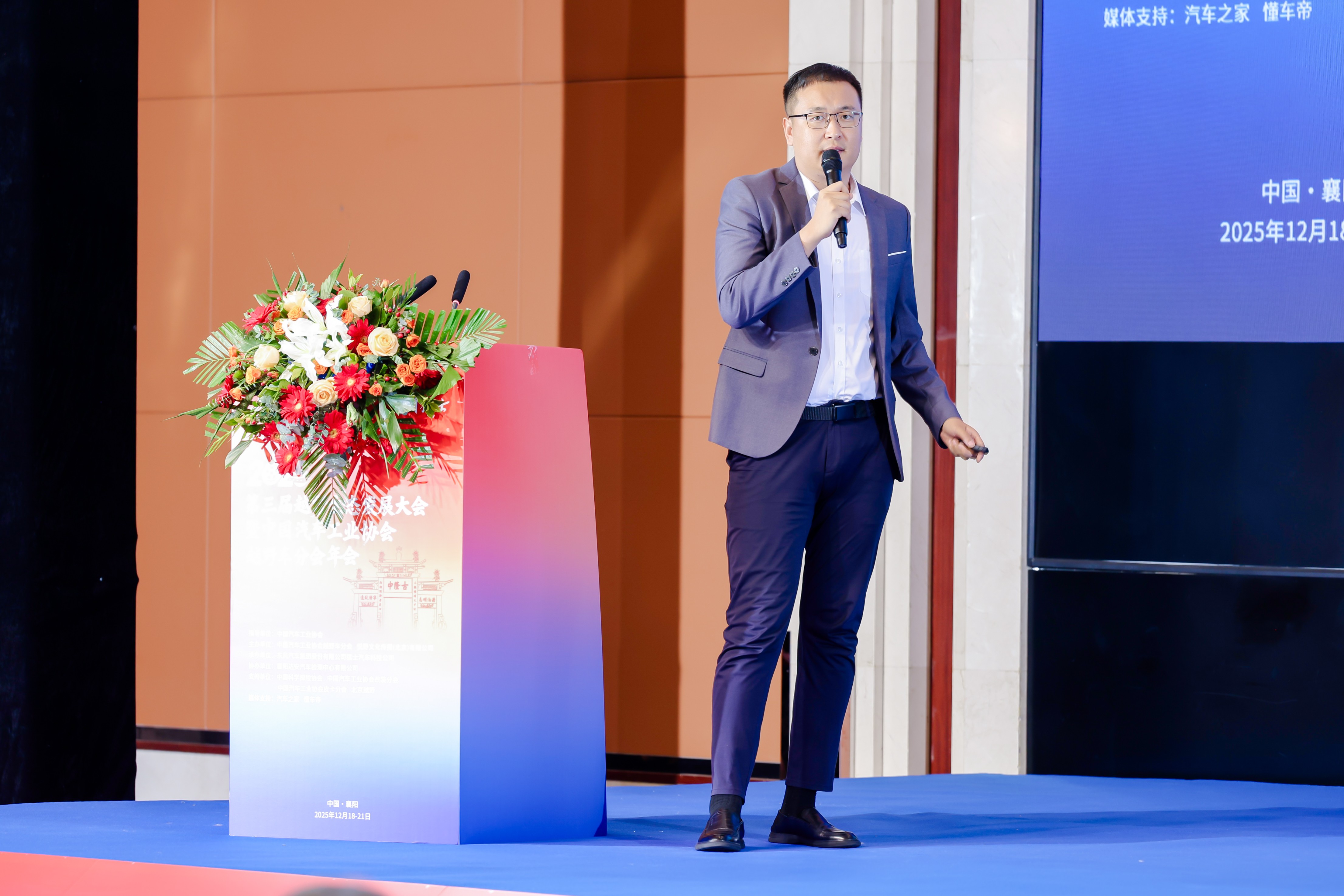 1766137651906242.jpg 杨仲巍.jpg