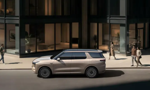 智己LS8震撼上市！30万内唯一线控转向，旗舰大满配！