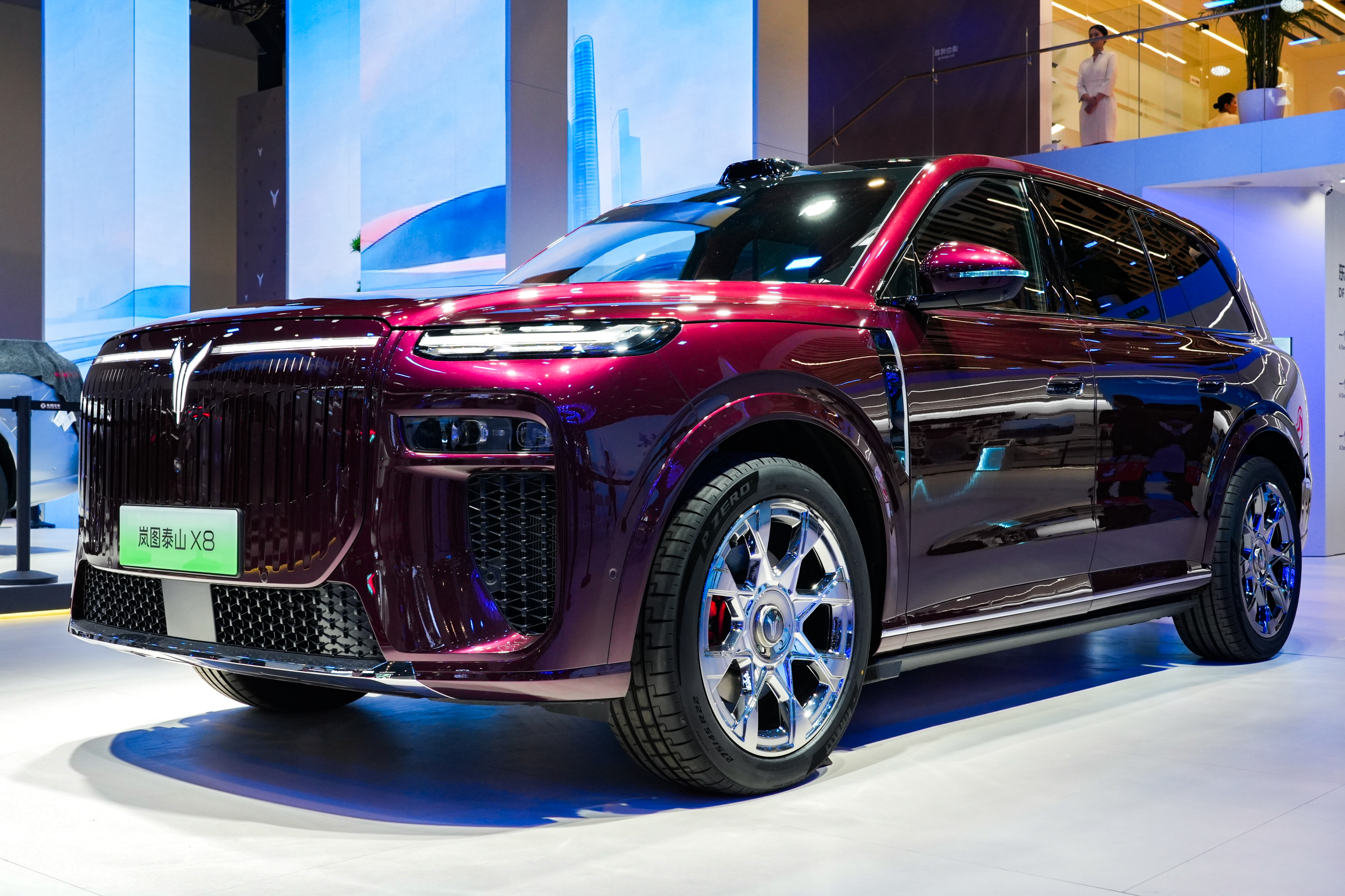 岚图泰山家族压阵 岚图携高端智慧新能源矩阵闪耀北京车展