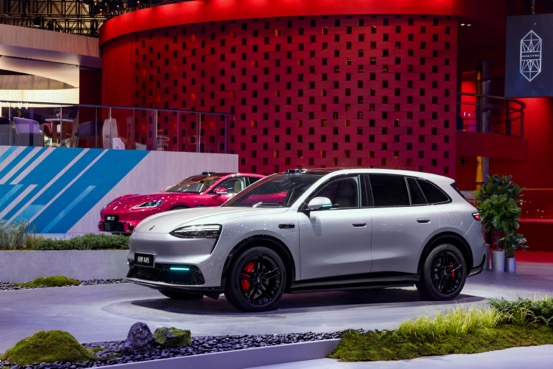 五界同台亮相北京车展，鸿蒙智行开启智慧出行新篇章