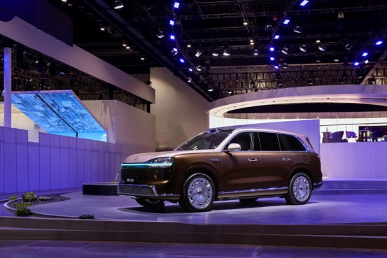 五界同台亮相北京车展，鸿蒙智行开启智慧出行新篇章