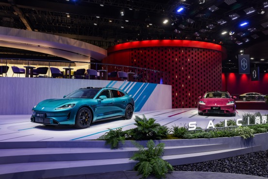 五界同台亮相北京车展，鸿蒙智行开启智慧出行新篇章