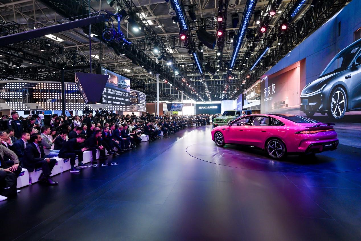 五大体验重构纯电家轿价值标杆，极狐S3 6.48万元起开启预售