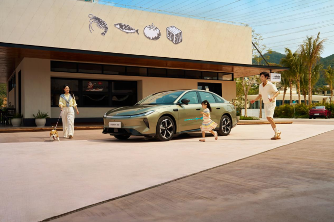 纠结纯电家轿怎么选？看完6.48万元起的极狐S3再下单