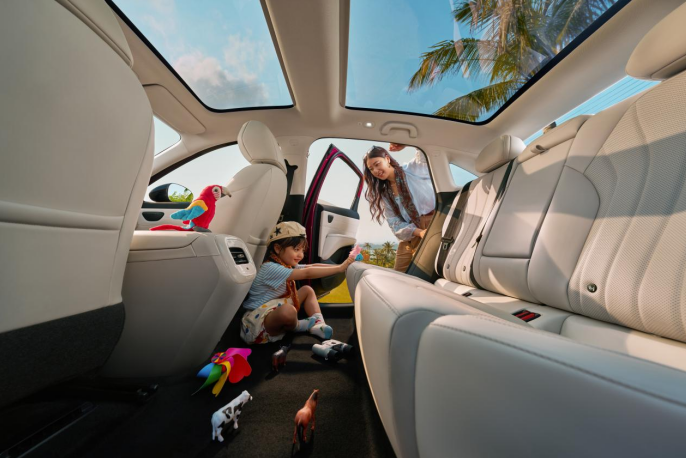 纠结纯电家轿怎么选？看完6.48万元起的极狐S3再下单