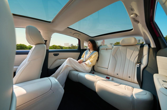 纠结纯电家轿怎么选？看完6.48万元起的极狐S3再下单