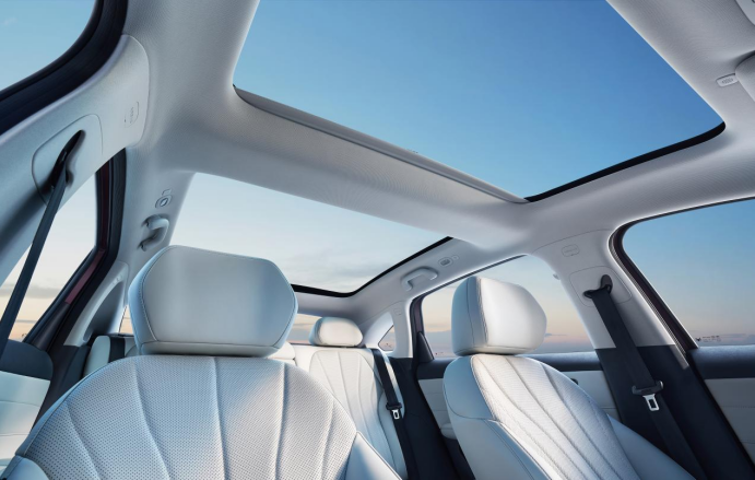 纠结纯电家轿怎么选？看完6.48万元起的极狐S3再下单