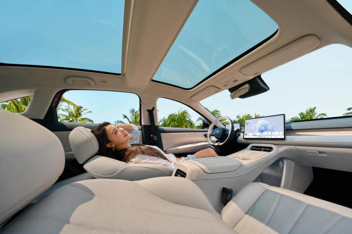 纠结纯电家轿怎么选？看完6.48万元起的极狐S3再下单