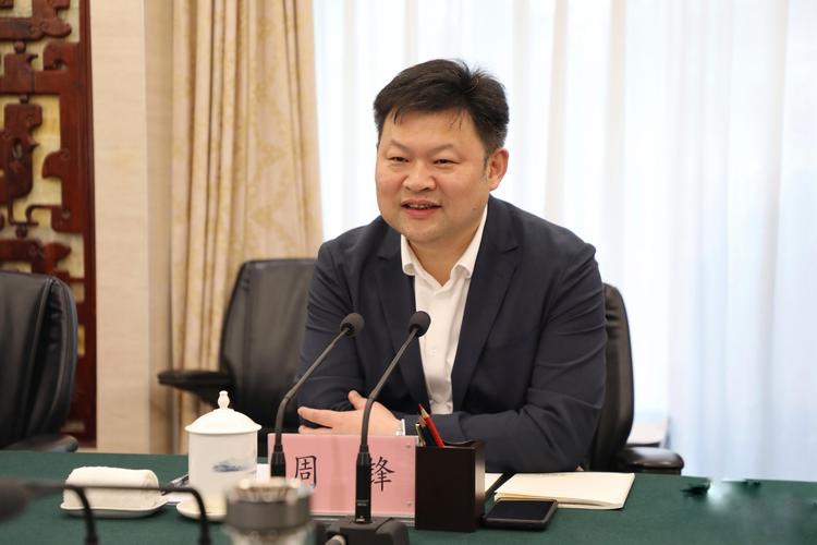 尊界双旗舰亮相成都车展，东方美学与硬核科技诠释超豪华轿车新高度