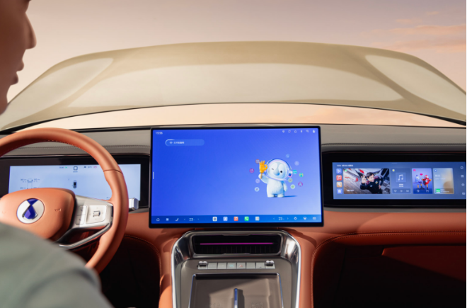 纯电续航960公里，腾势N8L是续航最长的大六座SUV